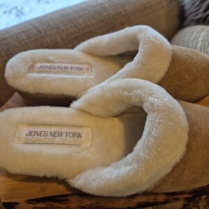 Jones New York Tan and Cream Slippers